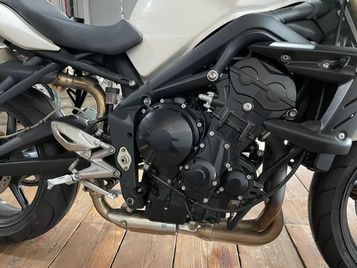 Triumph Street Triple (2007 - 12) (2)