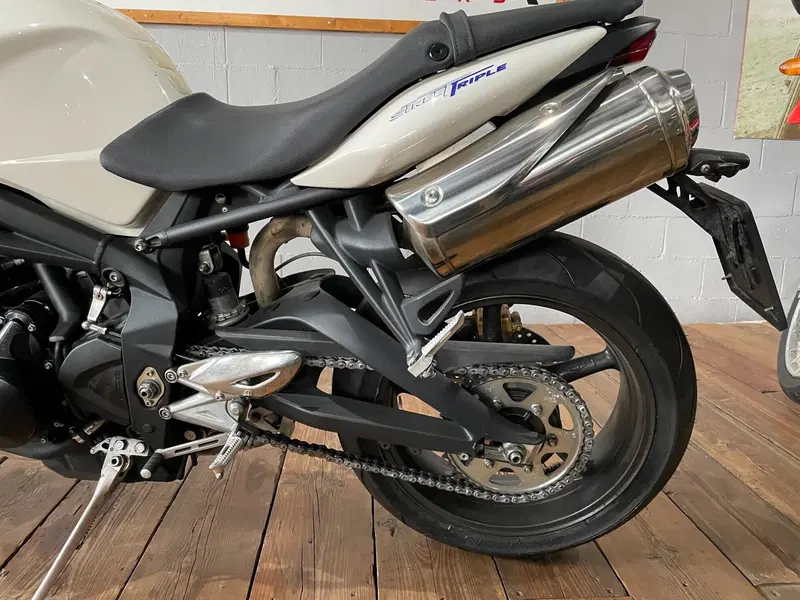 Triumph Street Triple (2007 - 12) (6)