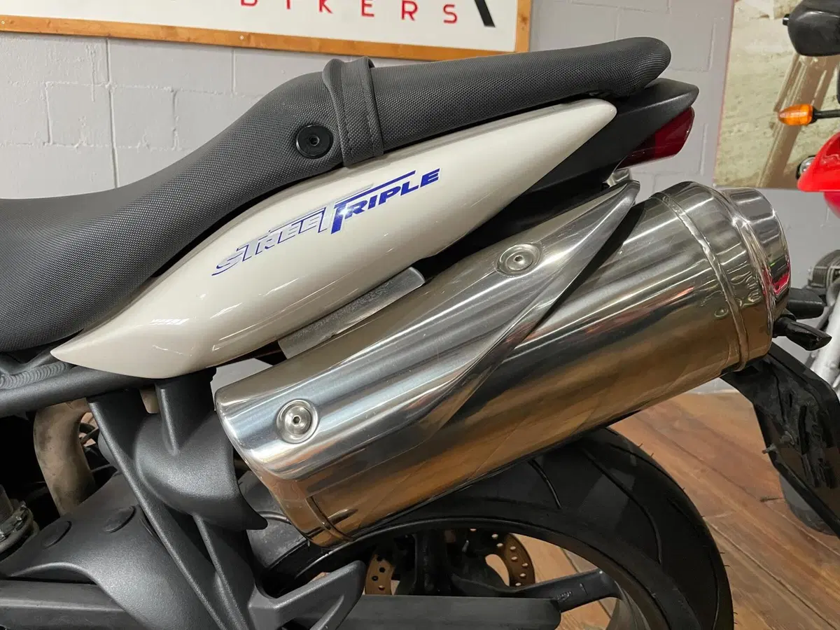 Triumph Street Triple (2007 - 12) (7)