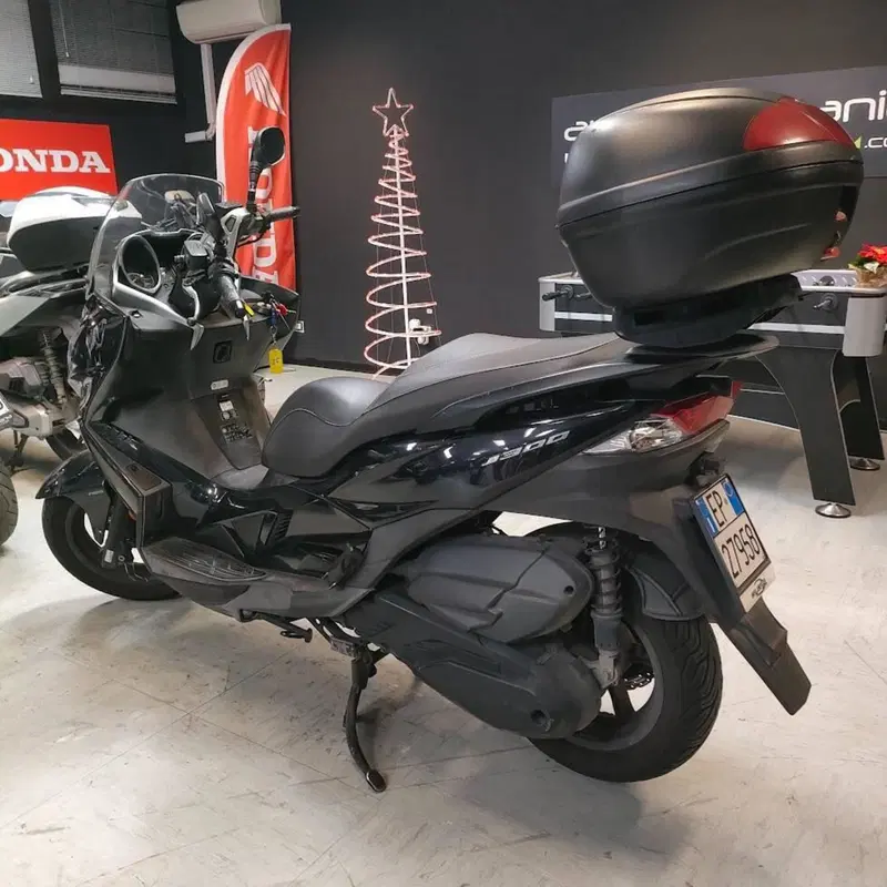 Kawasaki J 300 (2017 - 21) (3)
