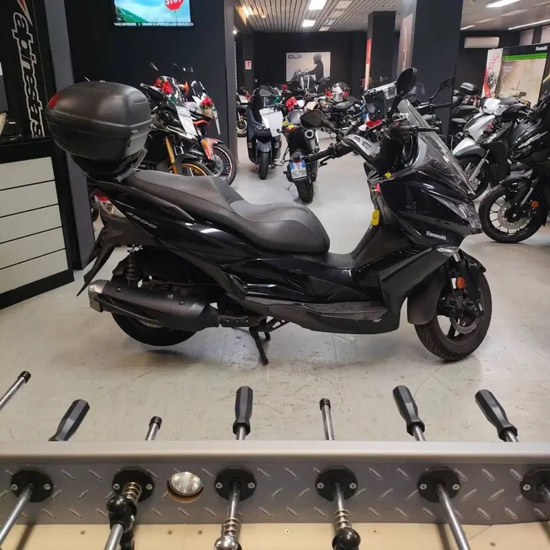 Kawasaki J 300 (2017 - 21) (5)