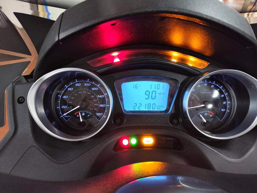 Piaggio MP3 300 ABS Hpe (2021 - 24) (4)