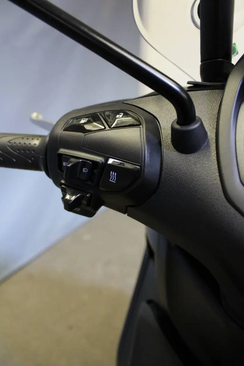 Piaggio Beverly 400 S (2025 - 26) (9)