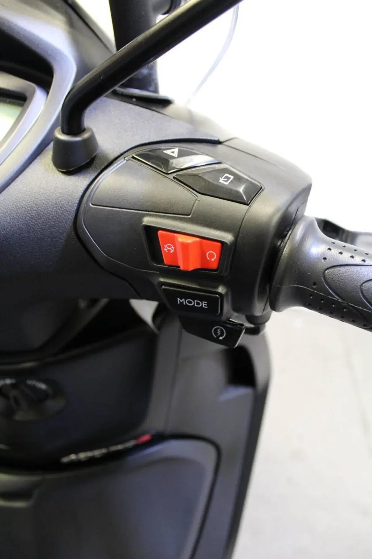 Piaggio Beverly 400 S (2025 - 26) (10)
