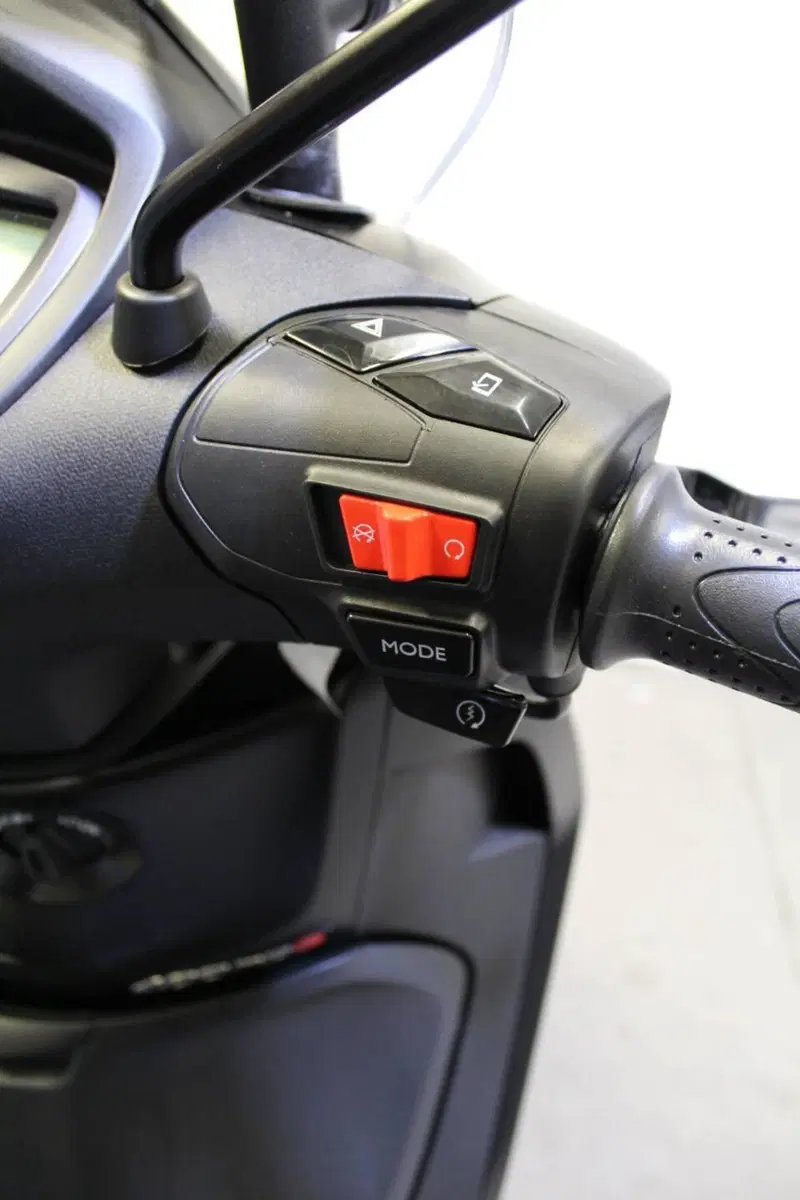 Piaggio Beverly 400 S (2025 - 26) (10)