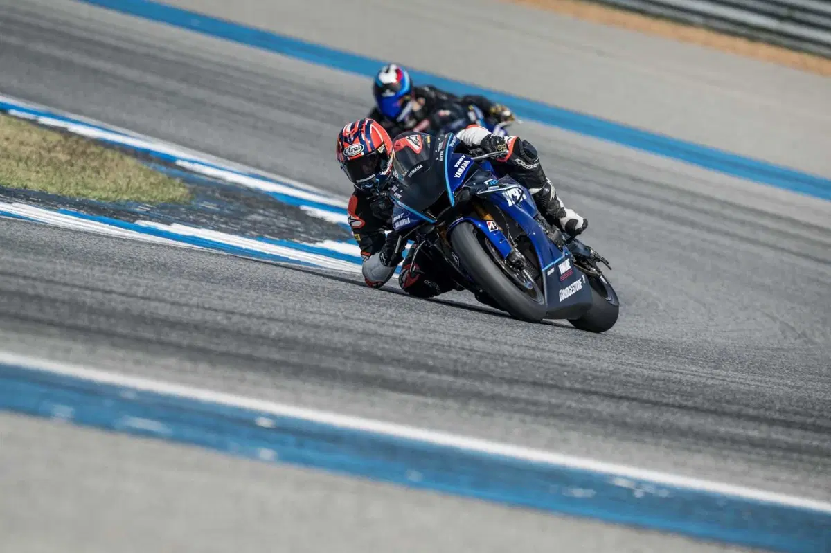 Bridgestone Battlax Racing Street RS12: Porta la Pista in Strada