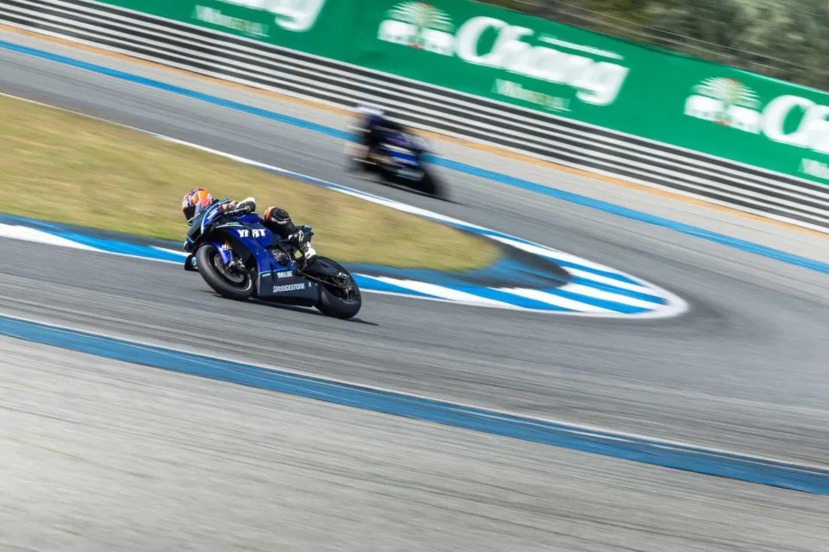 Bridgestone Battlax Racing Street RS12: Porta la Pista in Strada (3)