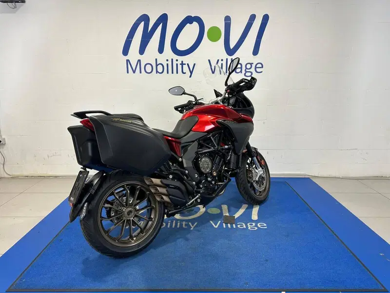MV Agusta Turismo Veloce 800 Lusso SCS (2021 - 26) (2)