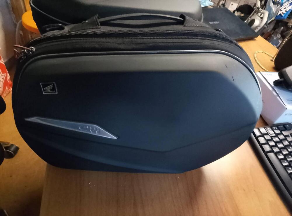 Coppia bauletti Givi Sportline (4)