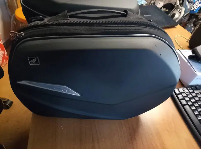 Coppia bauletti Givi Sportline (4)