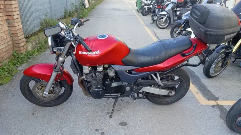 Kawasaki ZR-7 (2001 - 04) (2)