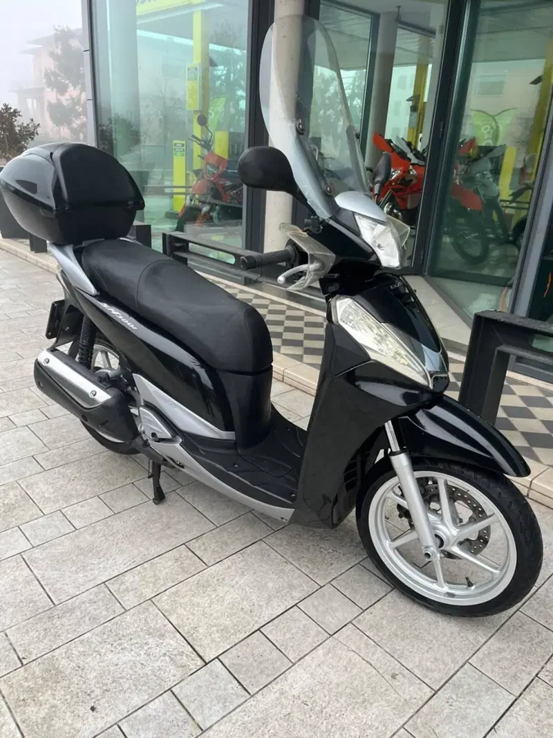 Honda SH 300 i ABS (2013 - 14) (2)