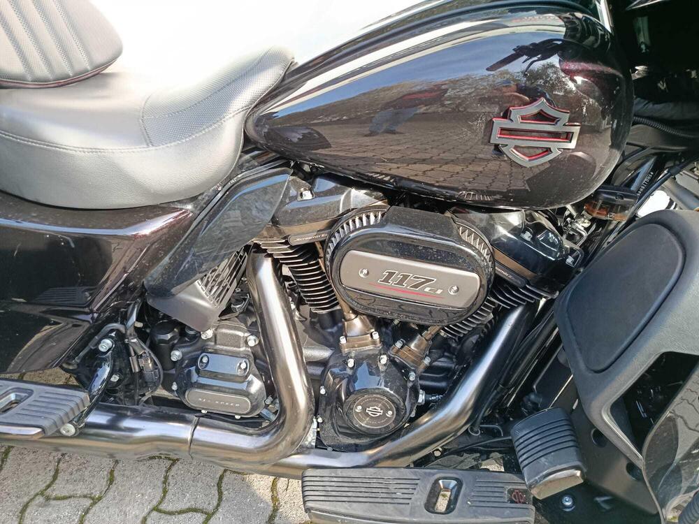 Harley-Davidson 117 CVO Tri Glide (2022) - FLHTCUTGSE_AF (2)