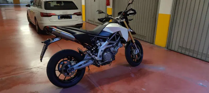 Aprilia Dorsoduro 750 (2009 - 14) (2)