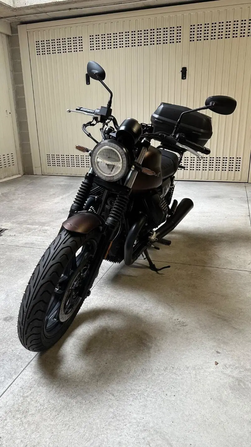 Moto Guzzi V7 III Stone Night Pack (2019 - 20) (3)