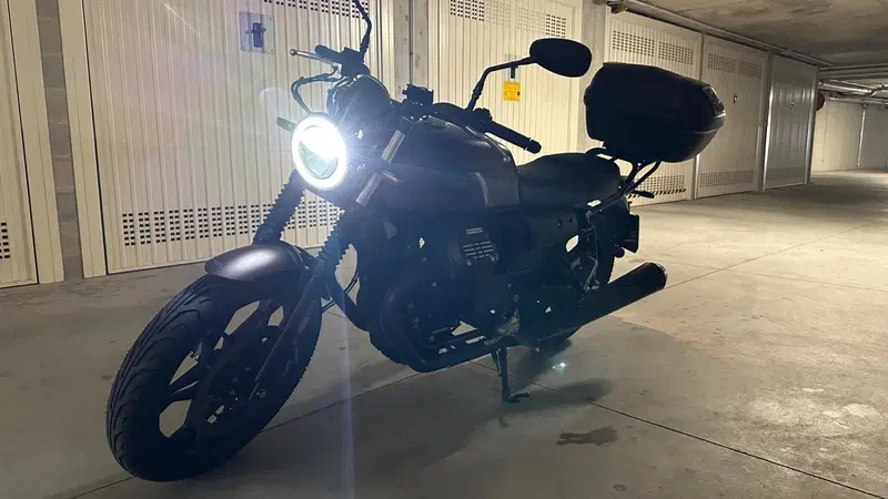 Moto Guzzi V7 III Stone Night Pack (2019 - 20) (5)