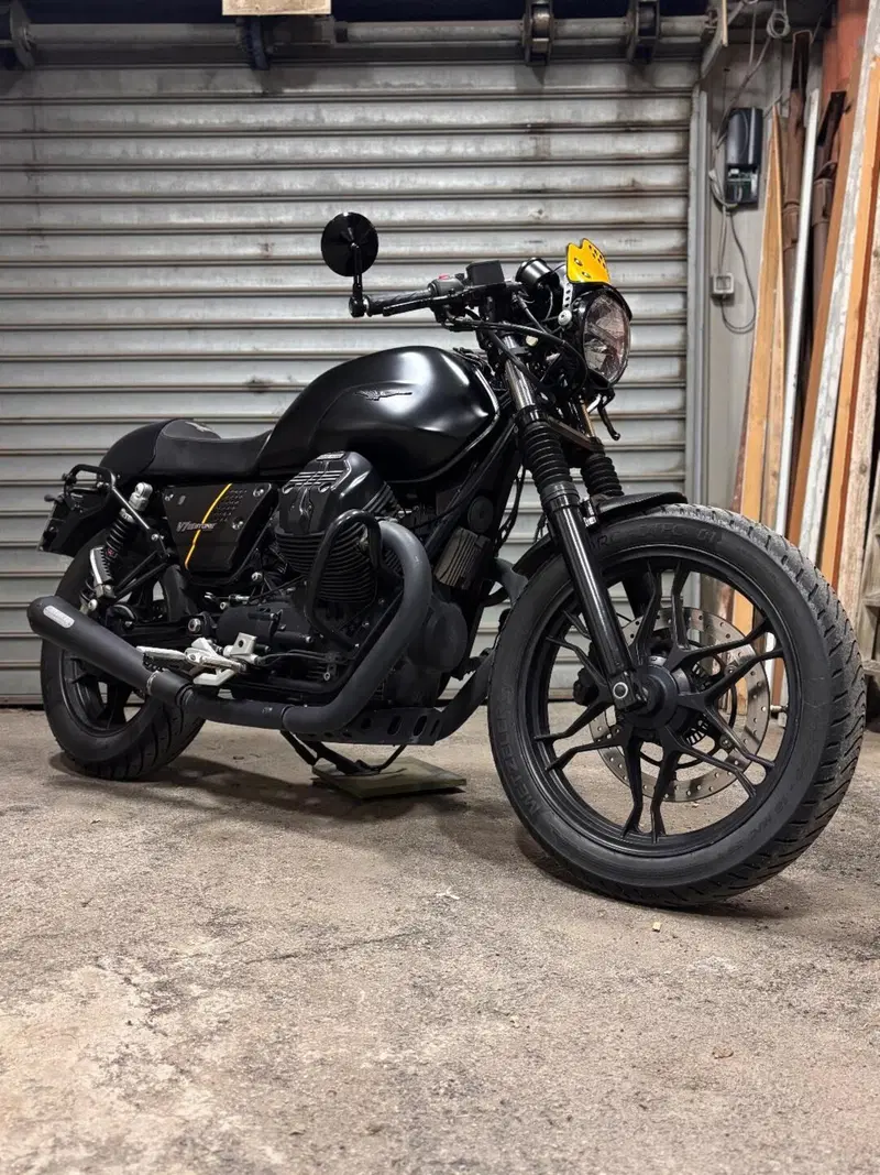 Moto Guzzi V7 III Stone (2017 - 20)