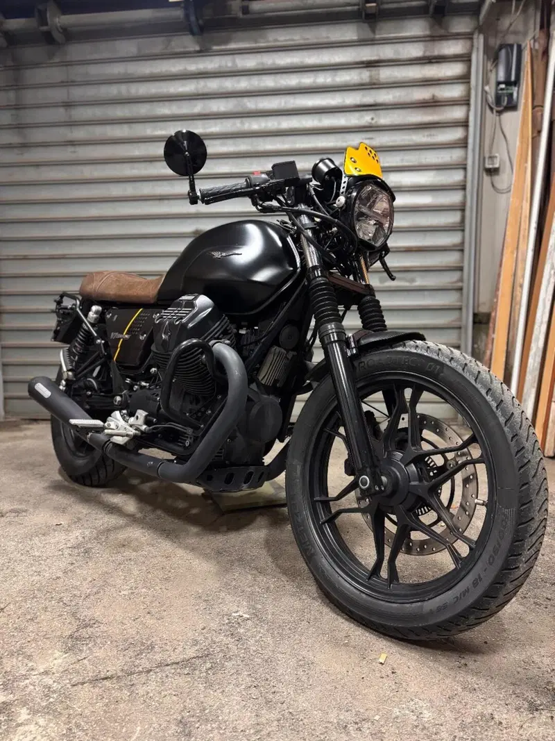 Moto Guzzi V7 III Stone (2017 - 20) (7)