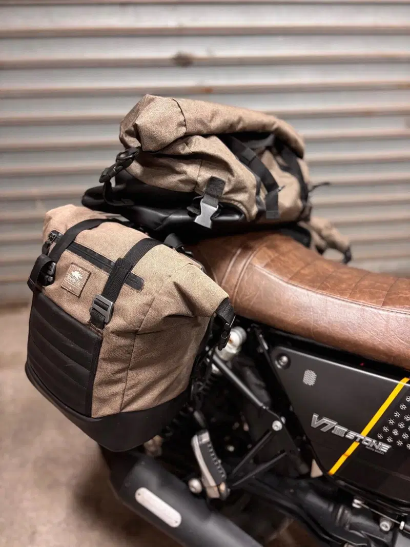 Moto Guzzi V7 III Stone (2017 - 20) (11)