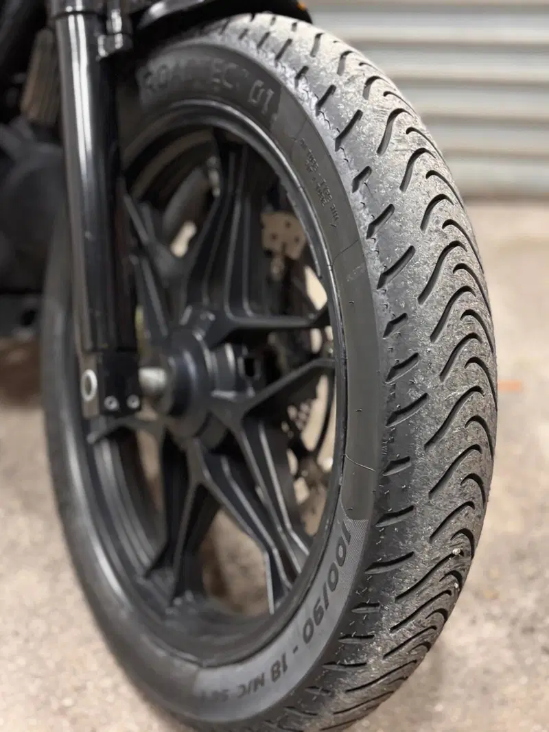 Moto Guzzi V7 III Stone (2017 - 20) (15)