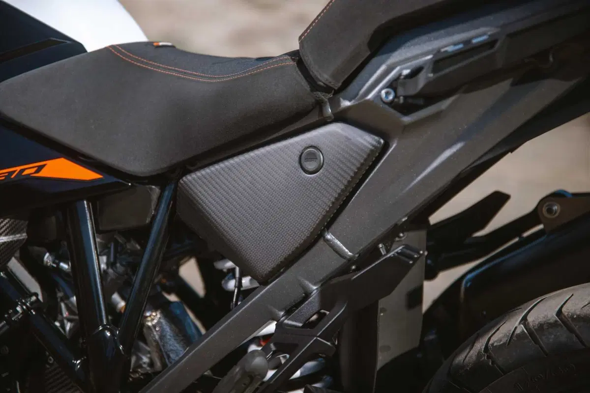 KTM 1390 SUPER ADVENTURE S EVO (11)