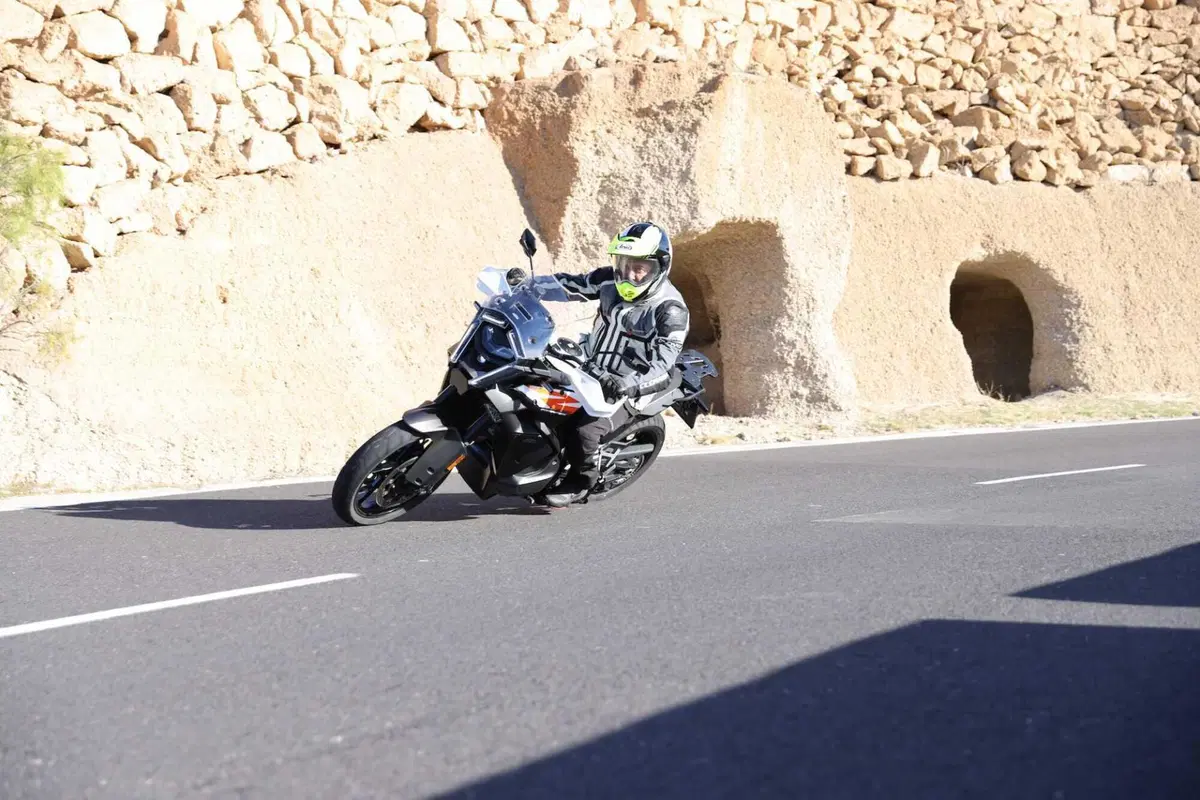 KTM 1390 SUPER ADVENTURE S EVO (14)