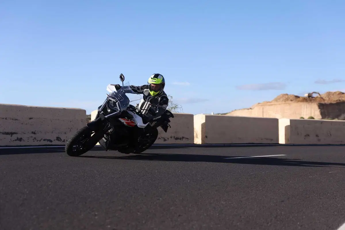 KTM 1390 SUPER ADVENTURE S EVO (17)