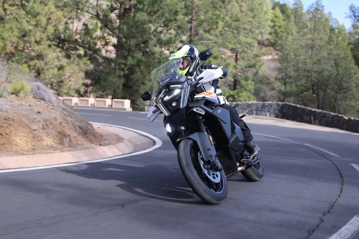 KTM 1390 SUPER ADVENTURE S EVO (18)
