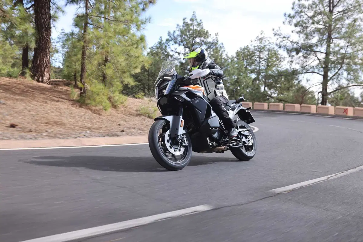 KTM 1390 SUPER ADVENTURE S EVO (19)
