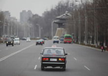 Il boom automobilistico della Corea del Nord: i cittadini di Kim comprano più auto che mai. Ecco quali e come fanno
