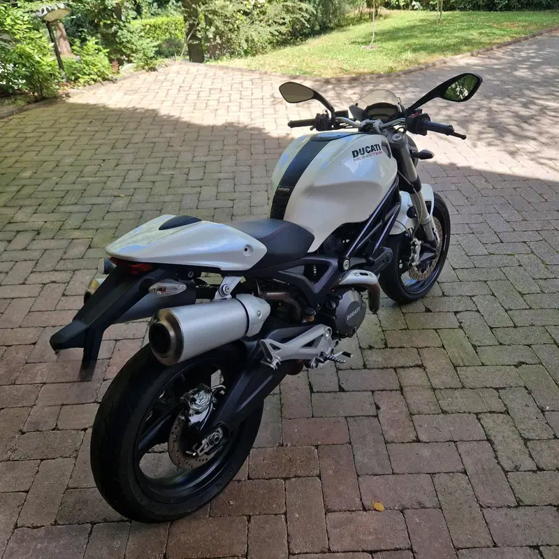 Ducati Monster 696 (2008 - 13) (2)