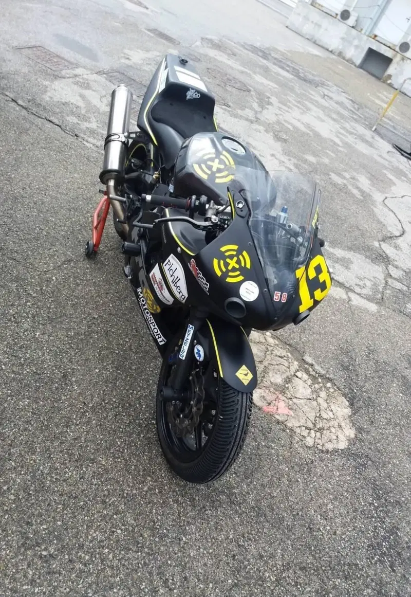 Yamaha YZF R6 (2003 - 04) (5)