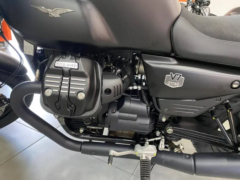Moto Guzzi V7 Stone (2025 - 26) (10)