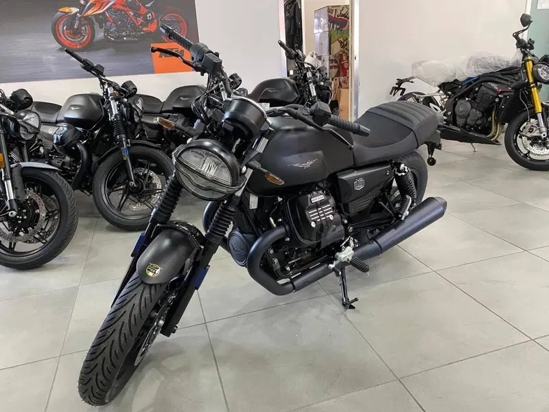 Moto Guzzi V7 Stone (2025 - 26) (3)