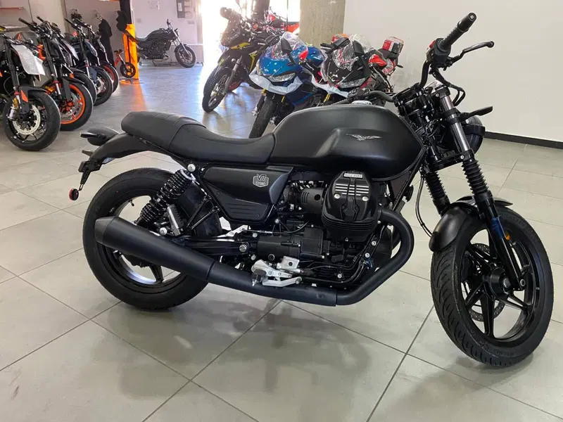 Moto Guzzi V7 Stone (2025 - 26)