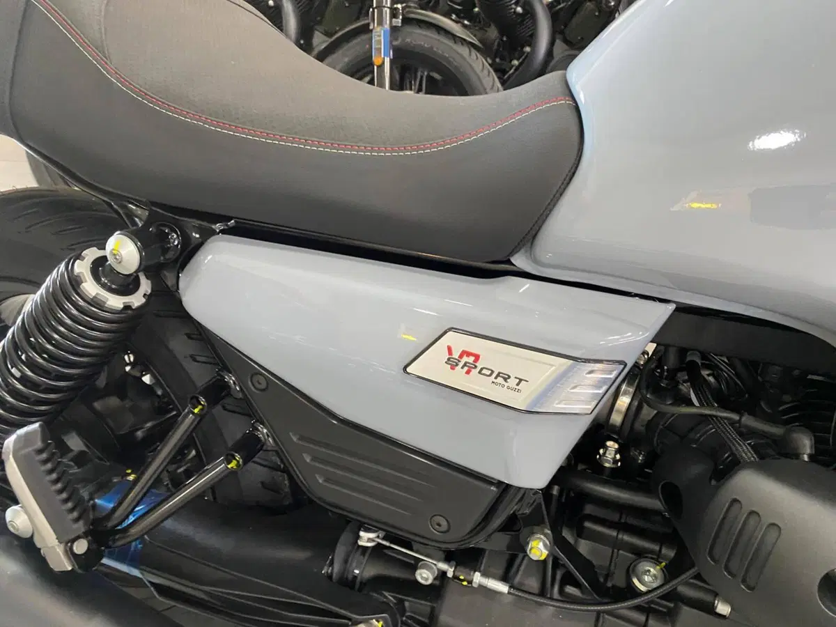 Moto Guzzi V7 Sport (2025 - 26) (8)