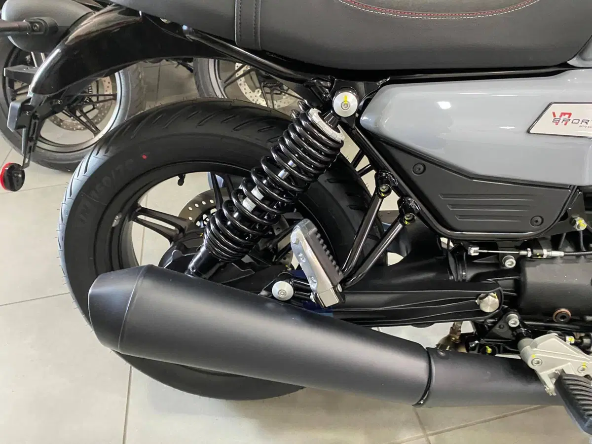Moto Guzzi V7 Sport (2025 - 26) (9)