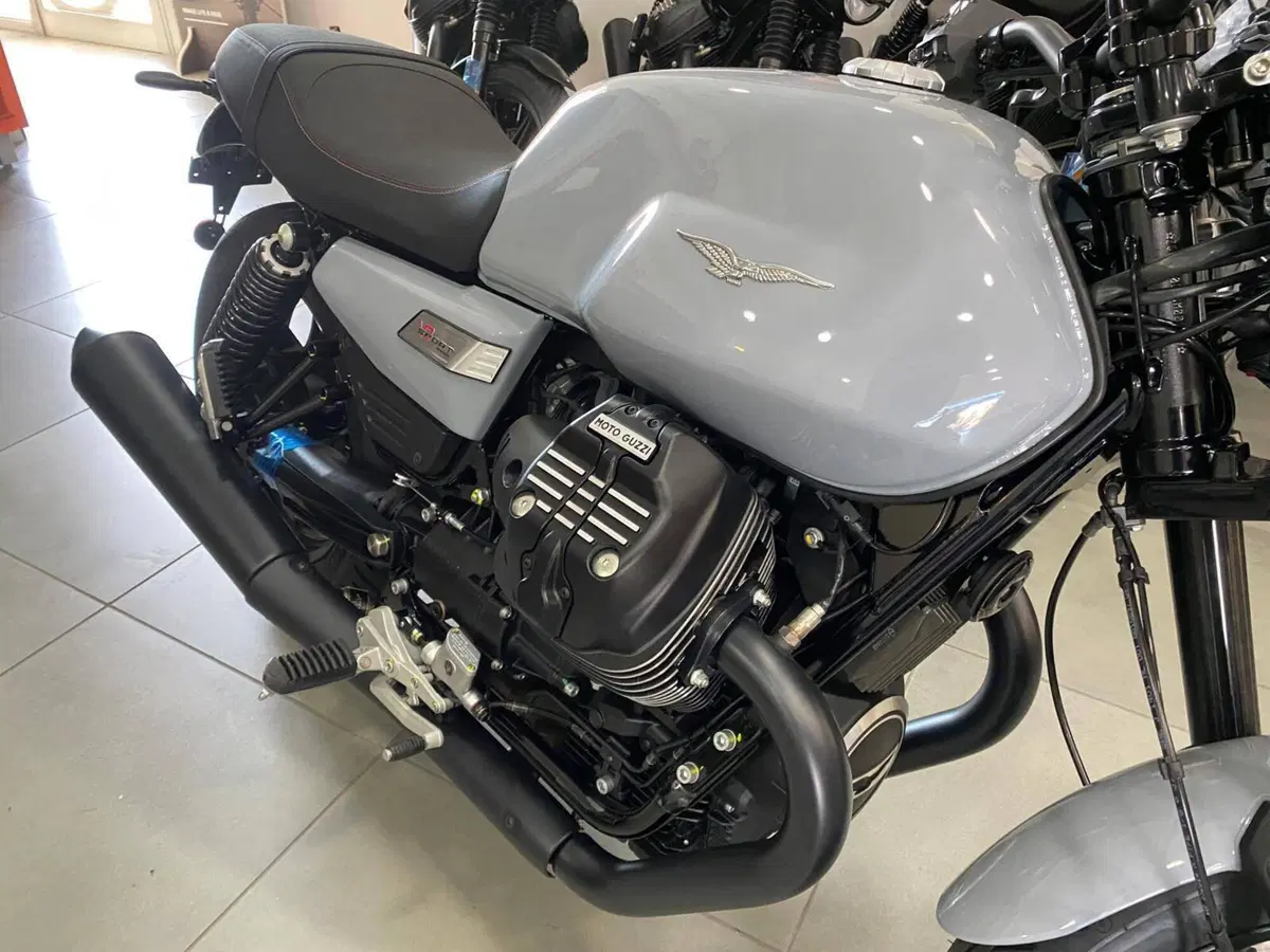 Moto Guzzi V7 Sport (2025 - 26) (10)