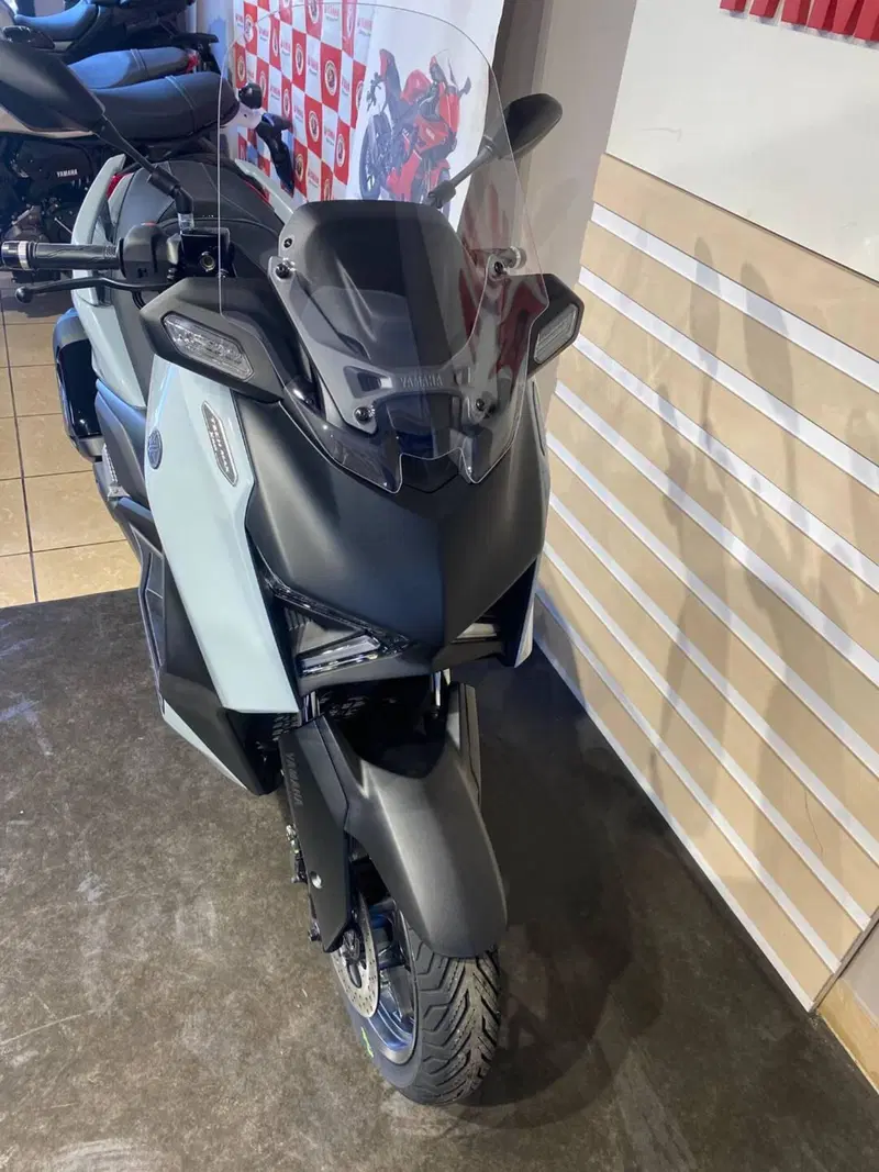 Yamaha X-Max 300 Tech Max (2025 - 26) (2)
