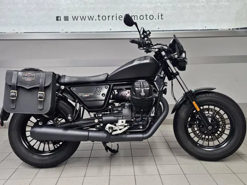Moto Guzzi V9 Bobber (2021 - 25) (3)