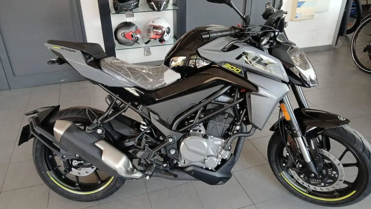CFMOTO 300NK (2021 - 26) (2)