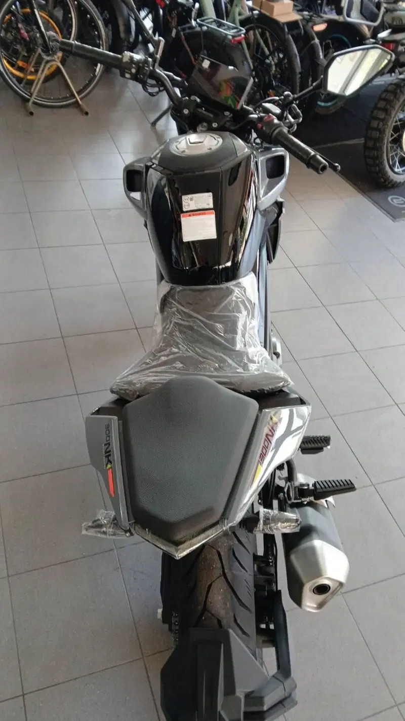 CFMOTO 300NK (2021 - 26) (4)