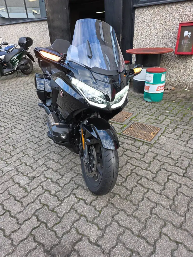 Honda GL 1800 Gold Wing Tour (2021 - 23) (2)