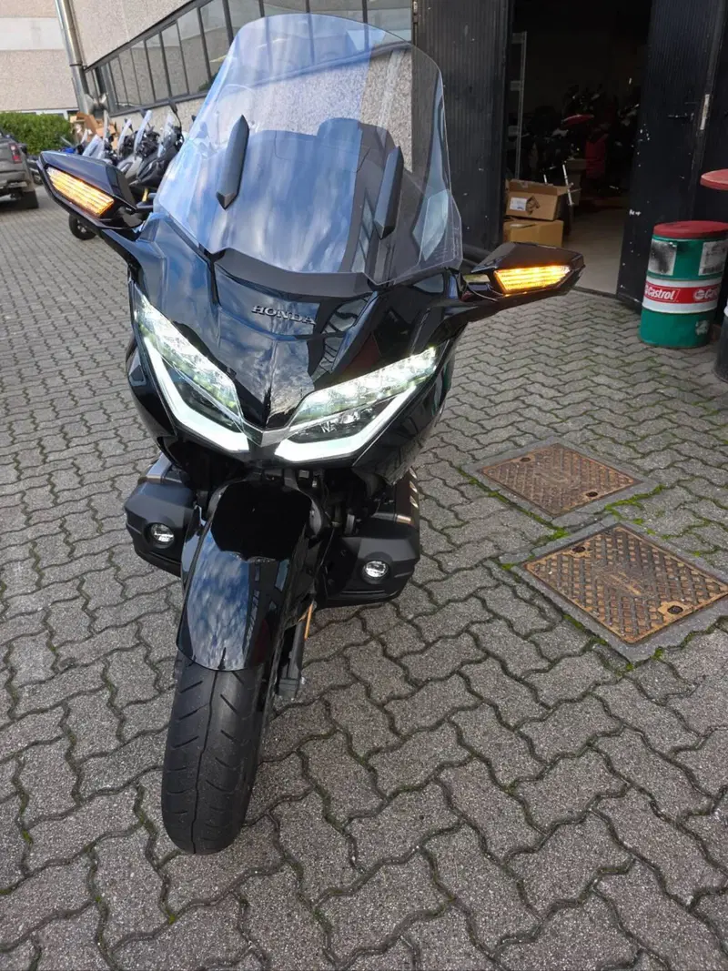 Honda GL 1800 Gold Wing Tour (2021 - 23) (3)