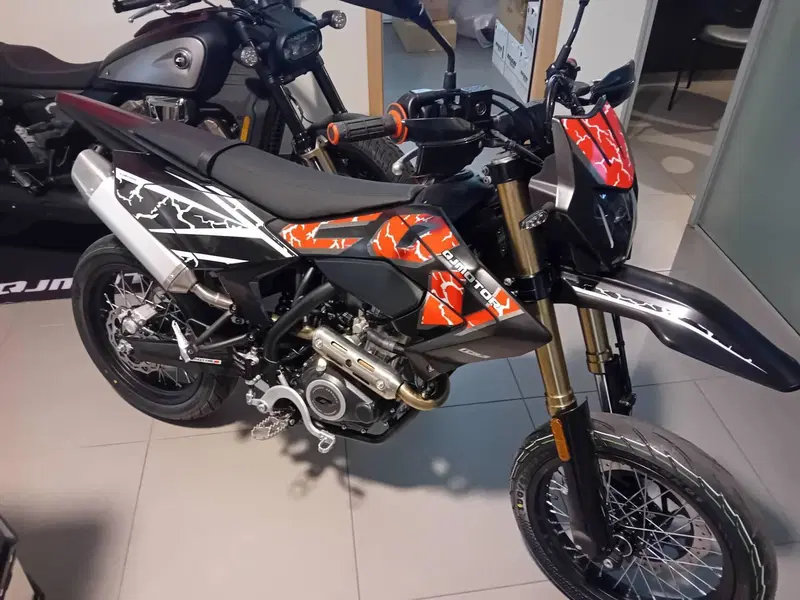 QJ Motor COV 125 (2025 - 26)