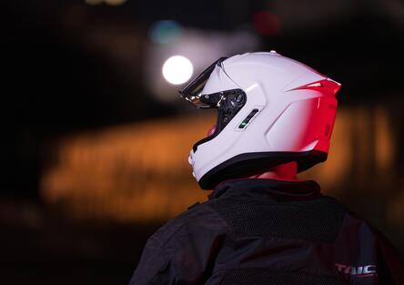 Rumore sotto il casco: la risposta di SENA arriva con l’ANC dedicata ai motociclisti
