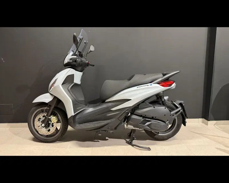 Piaggio 1 Active (2022 - 26) (4)