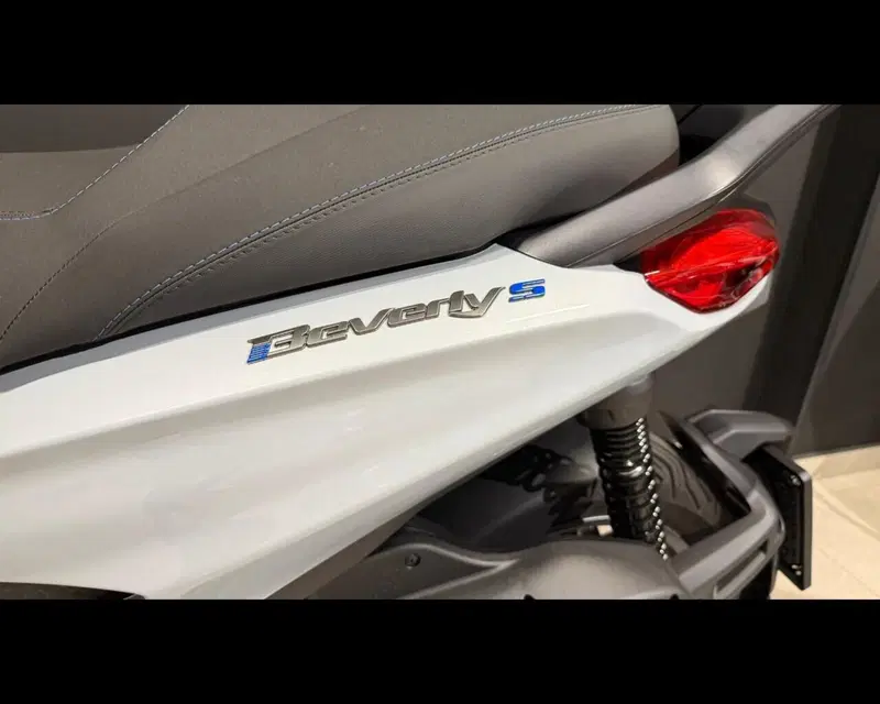 Piaggio 1 Active (2022 - 26) (5)
