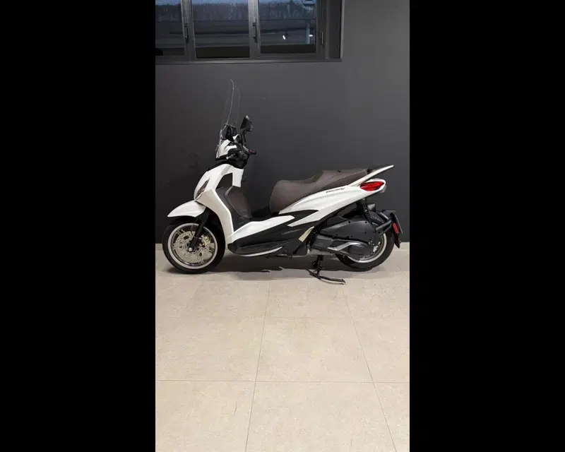 Piaggio Beverly 300 S ABS-ASR (2021 - 25) (2)