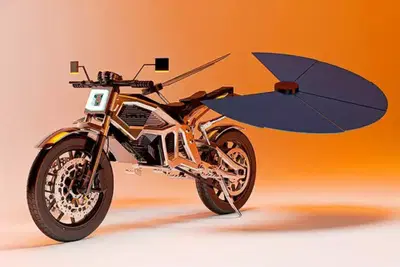 Solaris, la moto che si ricarica al sole, il concept che sfida elettrico e ibrido